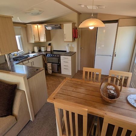 Red Squirrel Holiday Home In The Countryside, 10 Mins To Lligwy Beach Llandyfrydog Ngoại thất bức ảnh