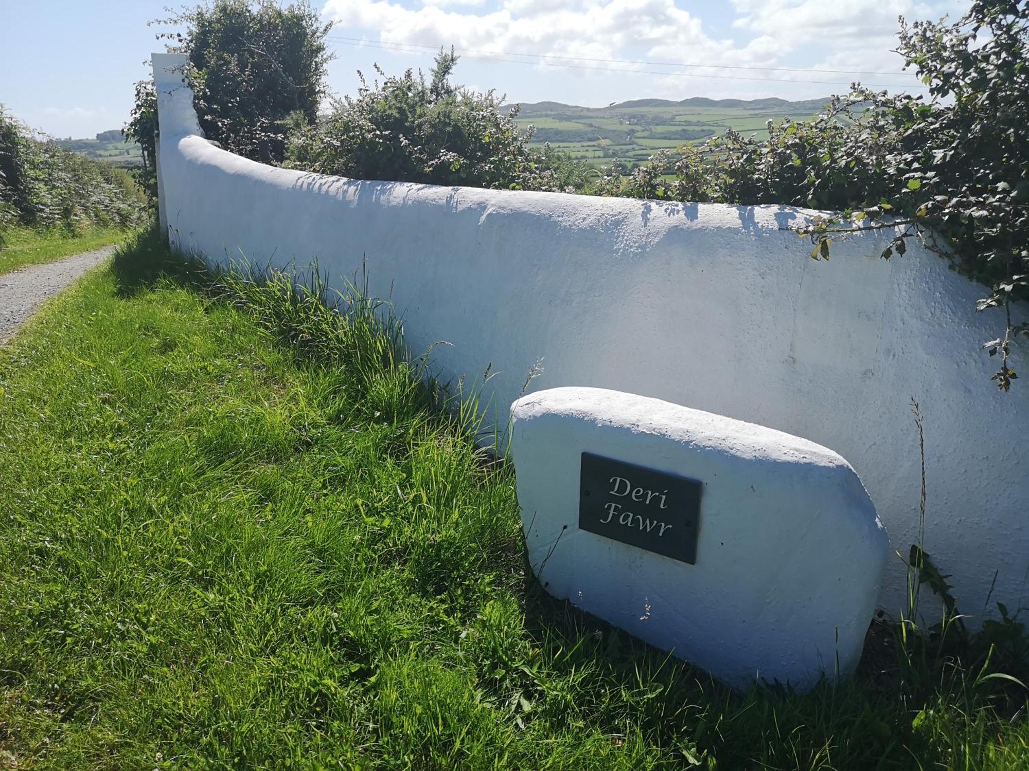 Red Squirrel Holiday Home In The Countryside, 10 Mins To Lligwy Beach Llandyfrydog Ngoại thất bức ảnh